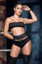 Ensemble lingerie bandeau et short taille haute