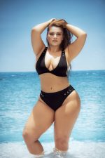 Bikini grande taille noir à œillets