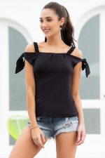 Haut noir épaules dénudées