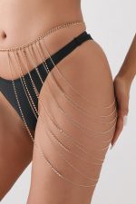 Longue chaîne de taille drapée