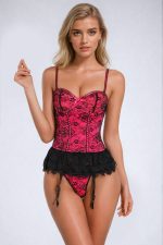 Bustier dentelle à jupe intégrée et string assorti