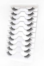 Faux cils noirs espacés