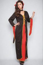 Costume Renaissance de vampiresse avec col